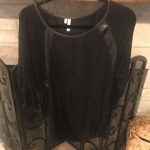 Black 3/4 sleeve shirt